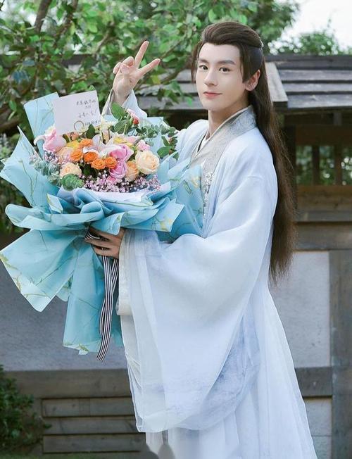 魏哲鸣结婚了?(查了下竟然又离婚了,~□~||)