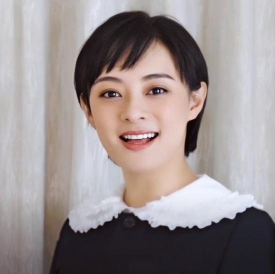原创孙俪终于肯留长发!新发型太显年轻,穿娃娃领长裙嫩回18岁