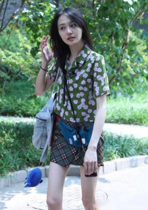 郑爽还是那么美美的仙女,这样她真的是爱了,一定要一直漂亮啊,身材