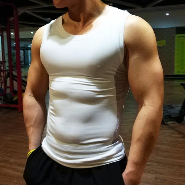 健身服紧身衣,让运动不停息,展现肌肉男当属紧身衣