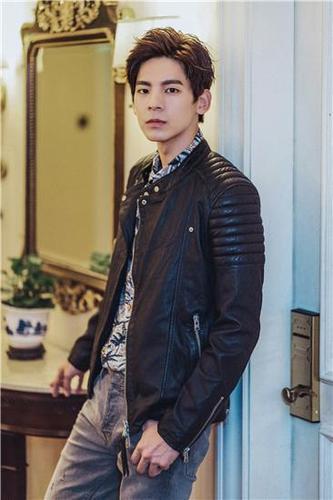 林柏宏晒与黄心娣同框照网友东方炻你的朱丫头呢