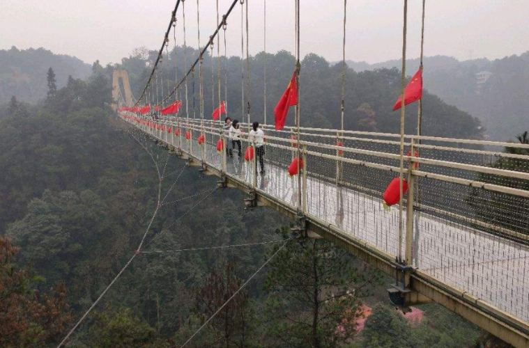 迎龙峡5d玻璃桥_迎龙峡5d玻璃桥门票价格_巴南迎龙峡