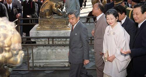 图说:1992年,明仁天皇访问中国.