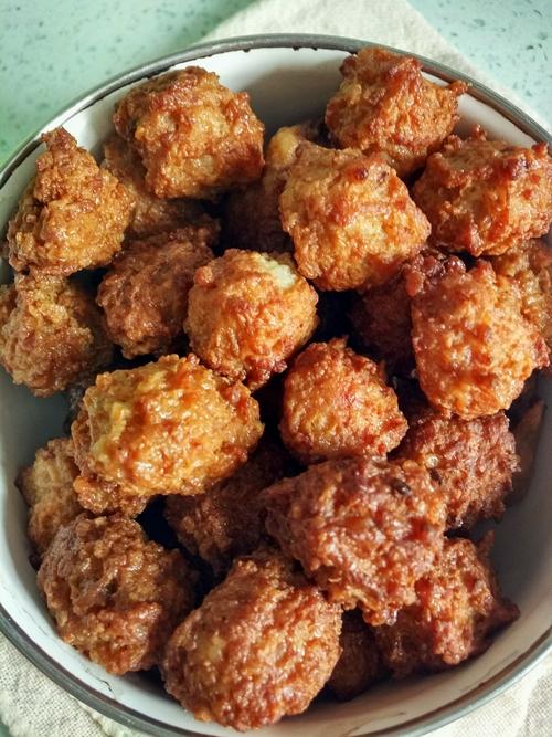 炸猪肉丸子