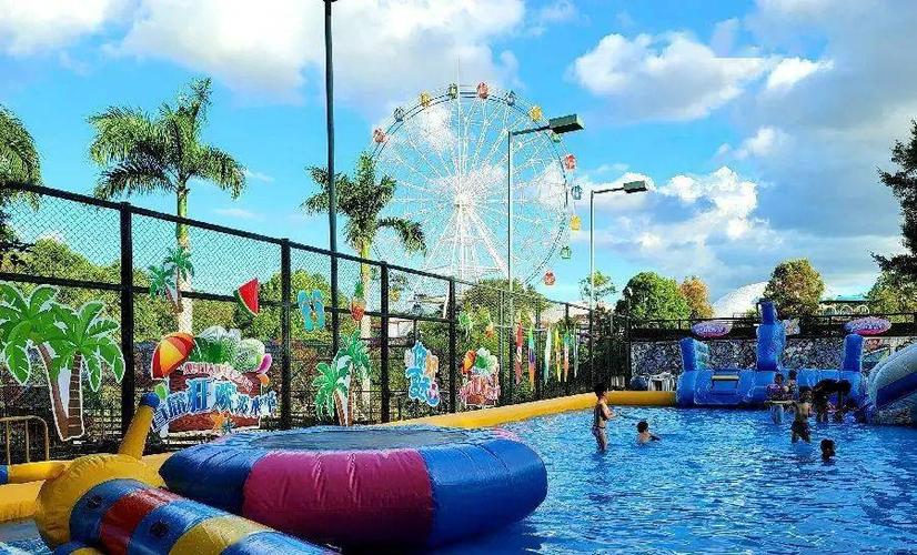 微风,阳光,多样的娱乐水上设施