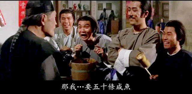 虽有堂兄的提携,也只能在电影中混一些跑龙套的角色,一般都是打手
