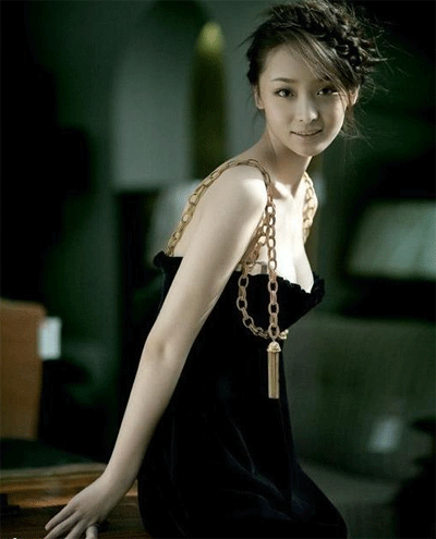 李曼的走红,代表着新一代女演员的成功必须要首先"挺胸"而出