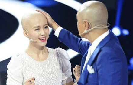 大庆"光头美女"安然走红网络 大量私照曝光