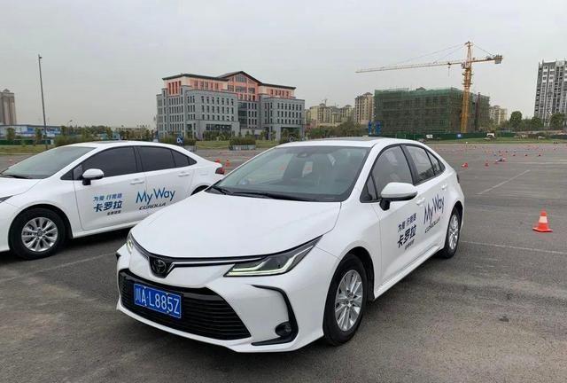丰田2021款卡罗拉1.5l版:油耗百公里5.1l,欲从混动口下抢饭碗