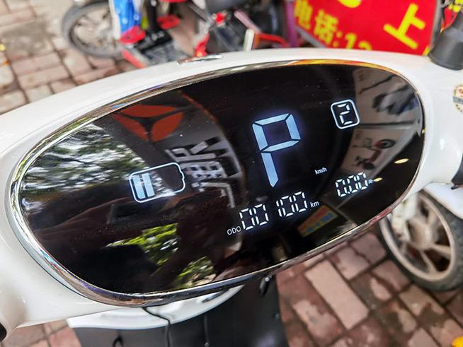 雅迪冠能m8电动车评测:续航超给力,高端新典范