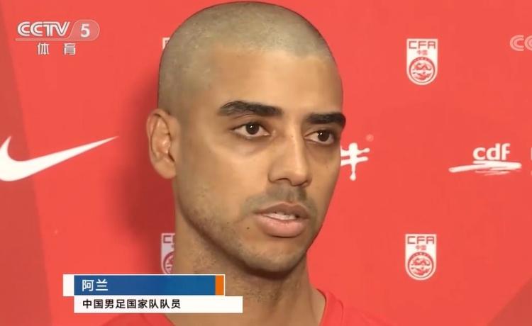 阿兰为自己剃了一个光头70