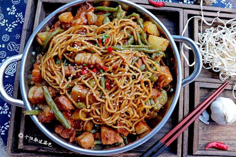 五花肉豆角焖面