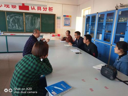 伽师总场中学理化生教研组举行关于第十七届第三师喀什片区区域教研暨