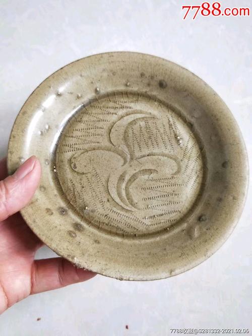 包老,元代龙泉窑刻花笔洗