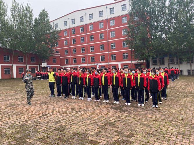 鹤岗市私立育才中学2020年秋季高一新生军训