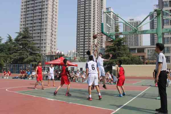 郑州市"晨光"中学生篮球比赛在郑州二中火热进行