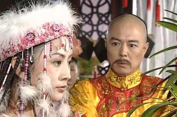 容嬷嬷扒下香妃衣服,只剩一件兜肚时,谁记得皇上说了句什么话?