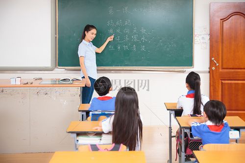 老师学生教室上课