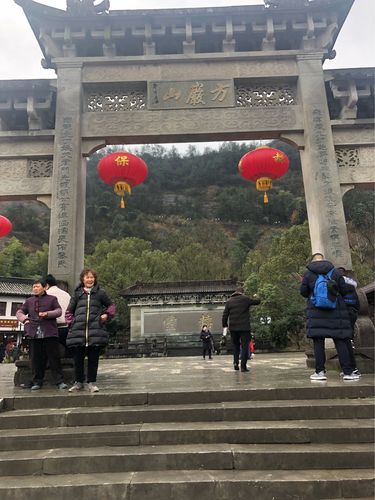 登方岩,拜胡公