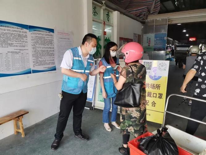 领导带头,参与金山路集贸市场疫情防控门岗执勤