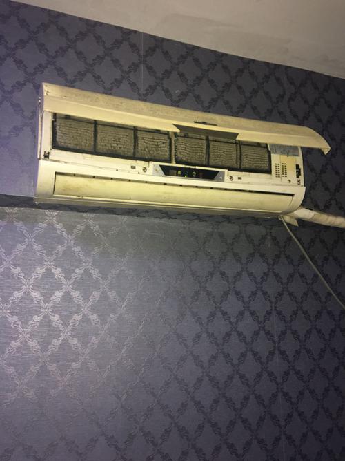 美的老式空调的应急开机在哪