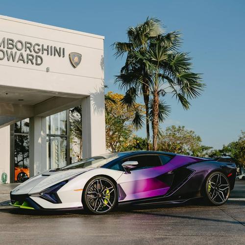 渐变的车身涂装很拉风性能强大兰博基尼sián实车