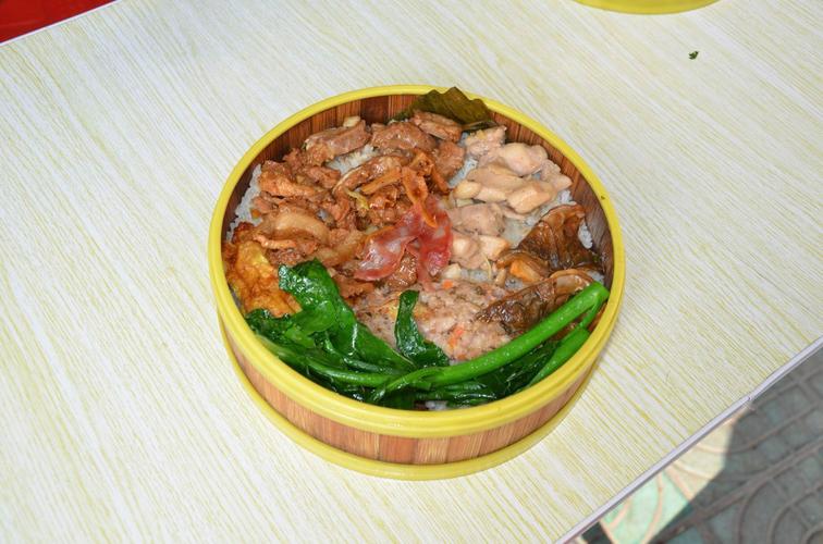 竹叶蒸笼饭