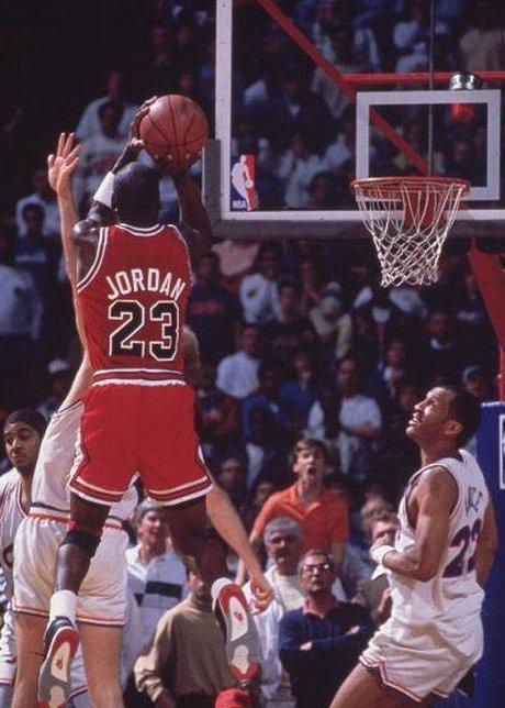 迈克尔乔丹投篮图片