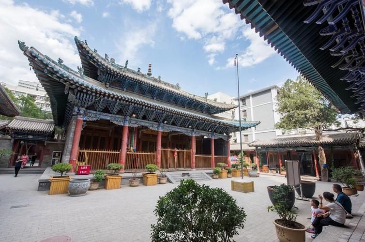 兰州闹市隐藏一座宋代城隍庙,和古玩市场共存,如今免费开放