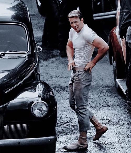 美国队长晒今昔照片克里斯埃文斯变化真大