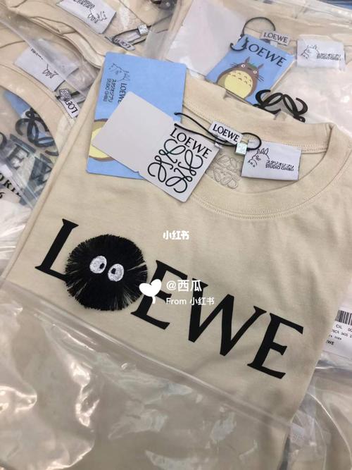 loewe煤球灰尘精灵短袖t恤_短袖t恤_罗意威怎么样_loewe_时尚_穿搭