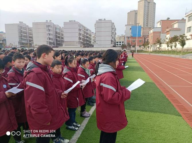 学法,守法,护法 ——卢氏县育才中学《学宪法》主题活动