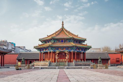 "宫高殿低"的建筑风格也是沈阳故宫的一大特色.