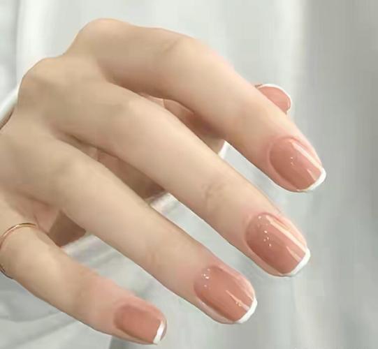 郭碧婷真有阔太范,做指甲都镶"金链子",果然是不用做家务的人