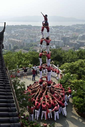 世遗相拥:西班牙叠人塔vs杭州西湖(图)