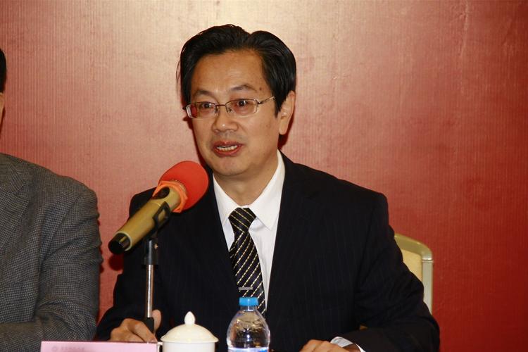 华东师大马克思主义学院常务副院长王建新主持会议其他环节(记者查