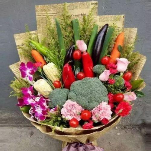 商 品   为了迎合顾客的消费需求,提供更精致的节日生活提案,蔬菜花