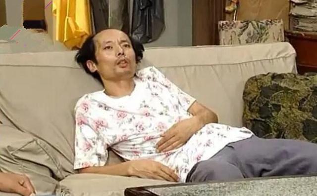 6767而当我们葛优躺的时候,我们的脊柱与沙发和沙发靠垫是成一个