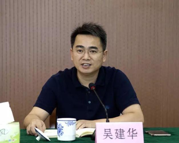 镇党委书记吴建华作讲话吴建华书记对各学校提出三点希望:一是临浦