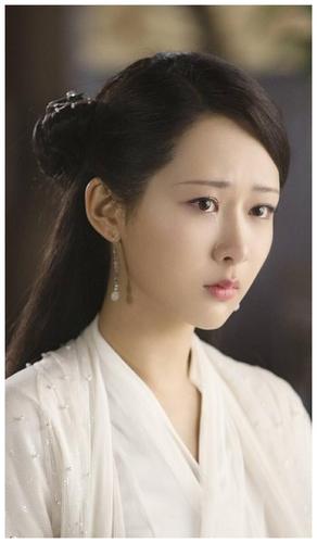 杨紫天乩之白蛇传壁纸千年等待也不枉若能重拾你的微笑