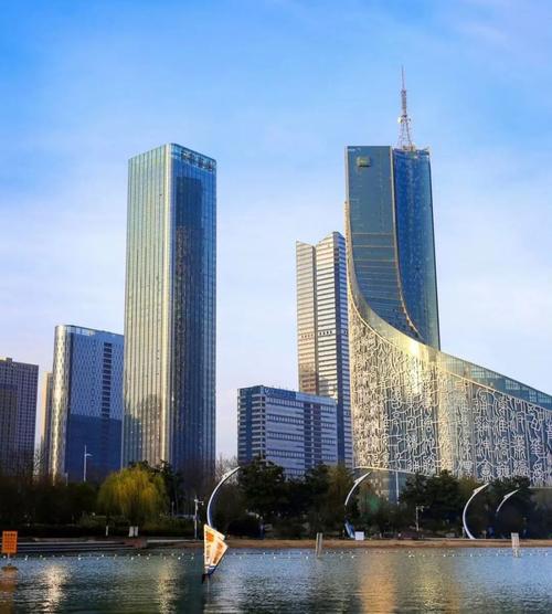 第二,合肥的城市定位是非常高的,长三角副中心城市,国家级中心城市