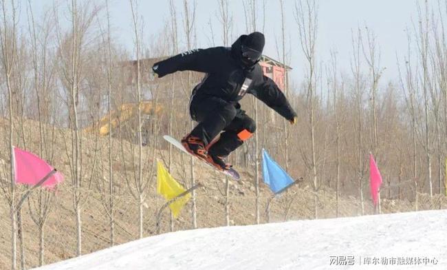 又到滑雪季库尔勒市龙之山东归滑雪场开始营业约起