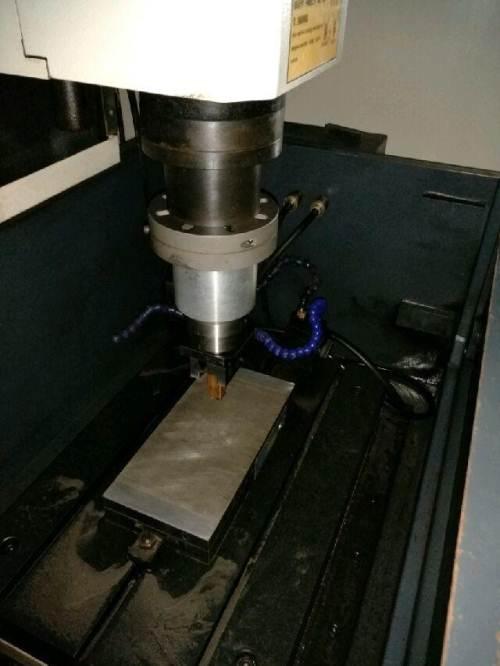 迪蒙斯巴克b30镜面火花机,台一火花机.