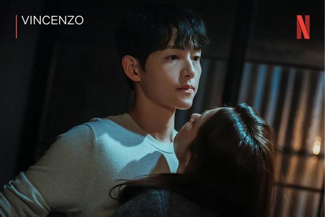 宋仲基离婚后首部电视剧《文森佐》,一路开挂人生