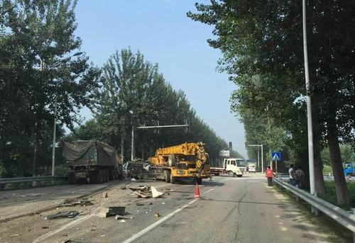 顺义货车与面包车相撞 17人受伤无人员死亡