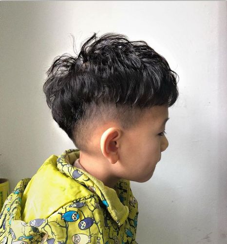 小男孩发型别再乱剪了,有这20多款就够了,时尚精神真帅气