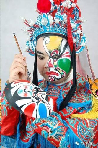 非遗传承人陈耀武 15年沉醉秦腔脸谱的世界