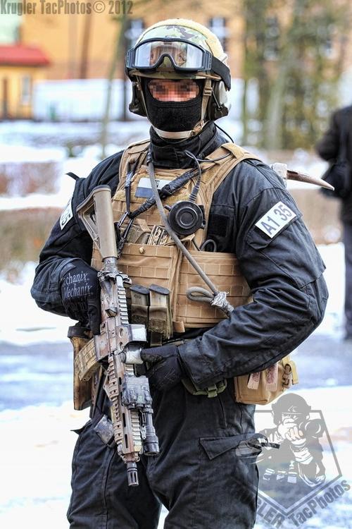 diamondback,即钻石背纹响尾蛇之意.