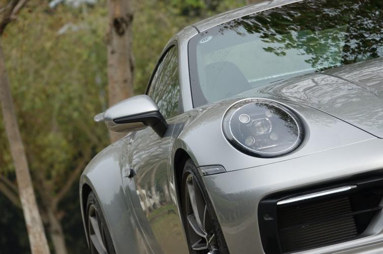 以科技诠释经典,试驾保时捷911 carrera 4s coupé (typ 992)