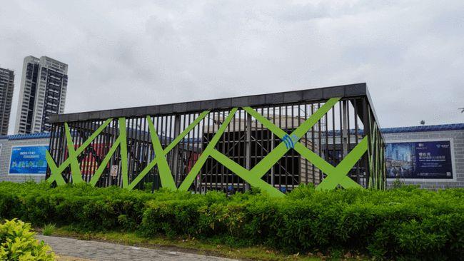 地铁百科地铁站外的这些小房子是什么